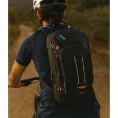 Camelbak L.U.X.E 100oz (2Lts.) / Mochila Hidratación
